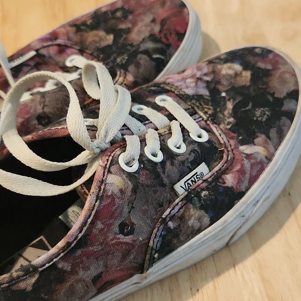 Vans - Picture 1 of 5